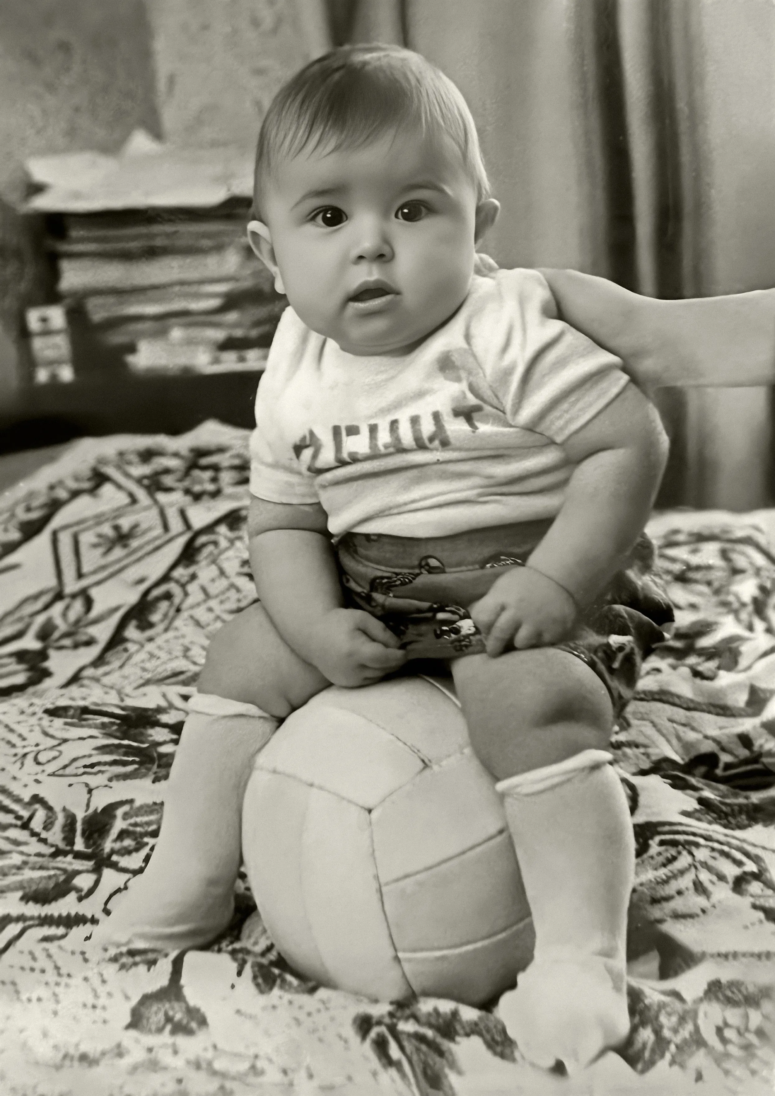 Склеенные Мгновения: Возвращение в Детство