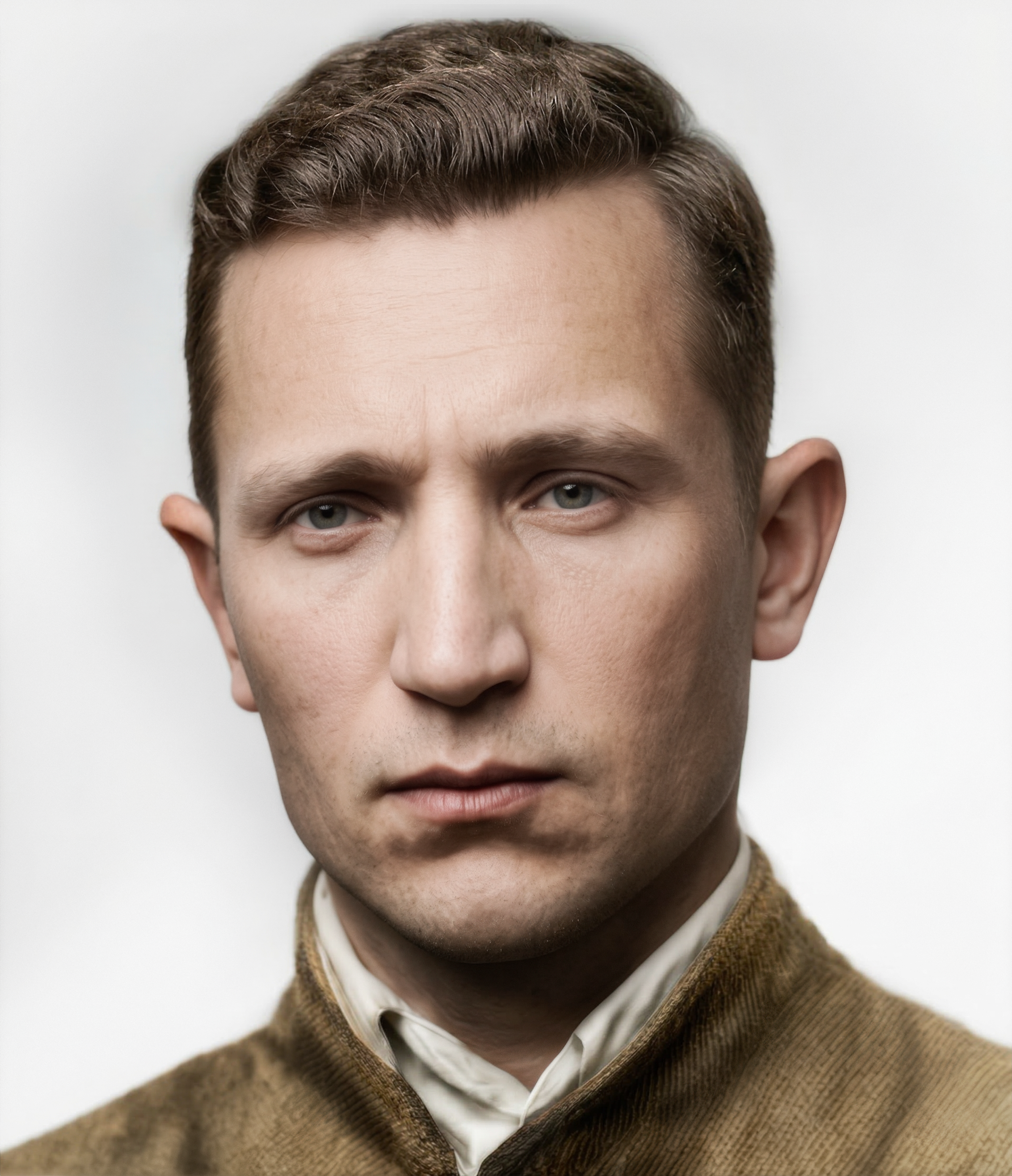 Реставрация старого портрета: Профессиональное восстановление и улучшение качества