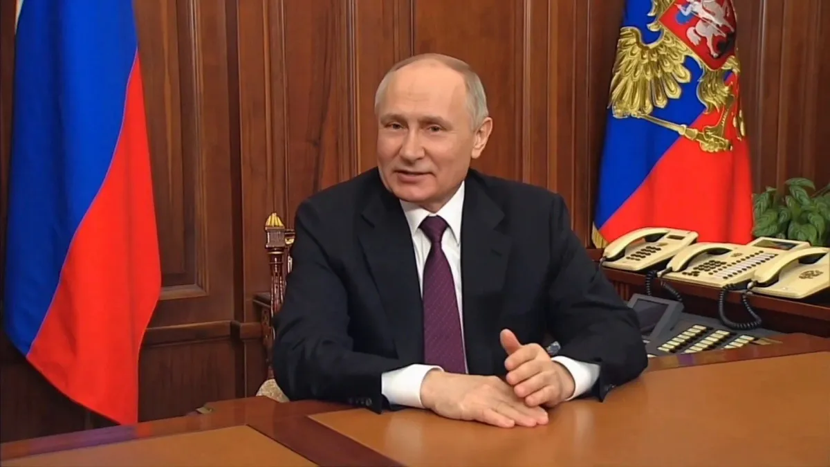 Корпоративное поздравление от Путина в формате новостного выпуска — после реставрации | Хронографика