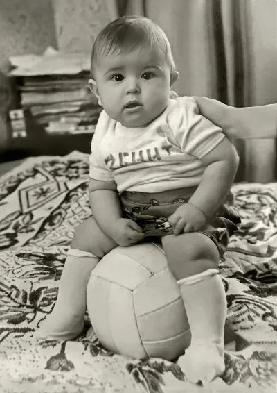 Склеенные Мгновения: Возвращение в Детство