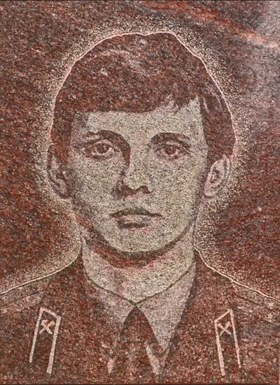 Восстановление фото с гравировки: Из каменного портрета в живой образ 🎞️