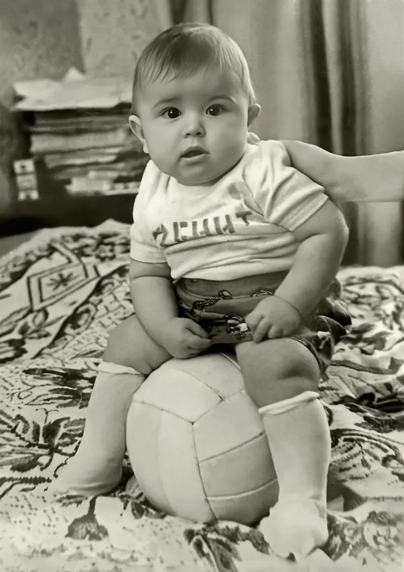 Склеенные Мгновения: Возвращение в Детство