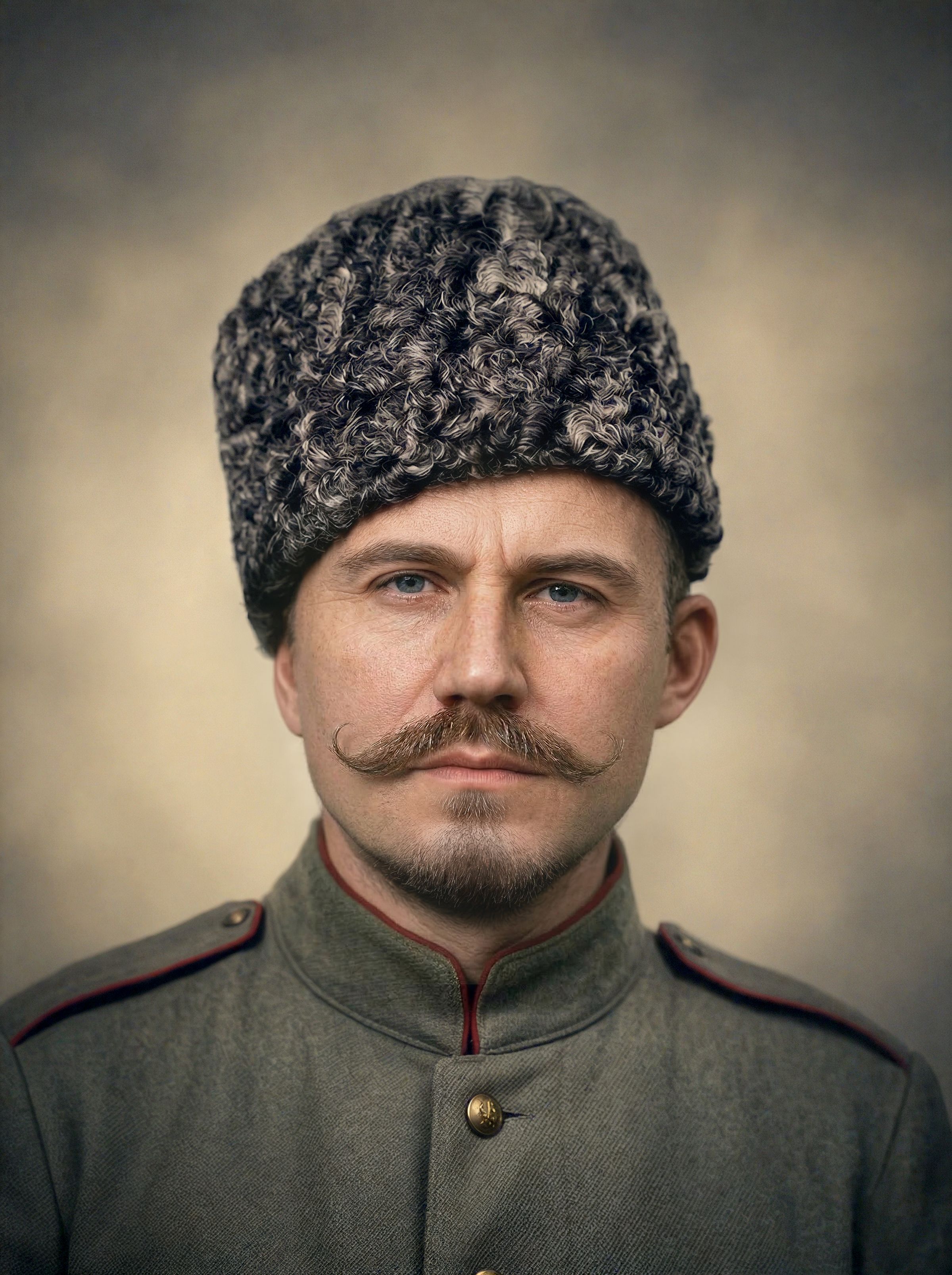 Отреставрированный и колоризированный портрет казака в папахе и полевой форме | Хронографика