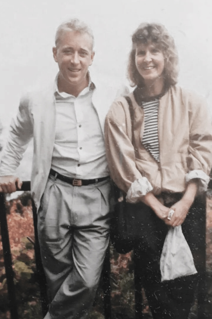 Сквозь Годы: Сияние Общих Воспоминаний ДО